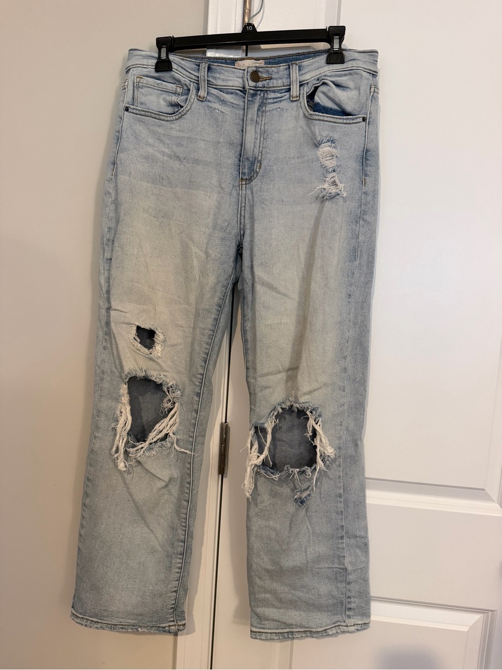 Altar’d State Size 30 Light Wash Distressed Women’s Jeans